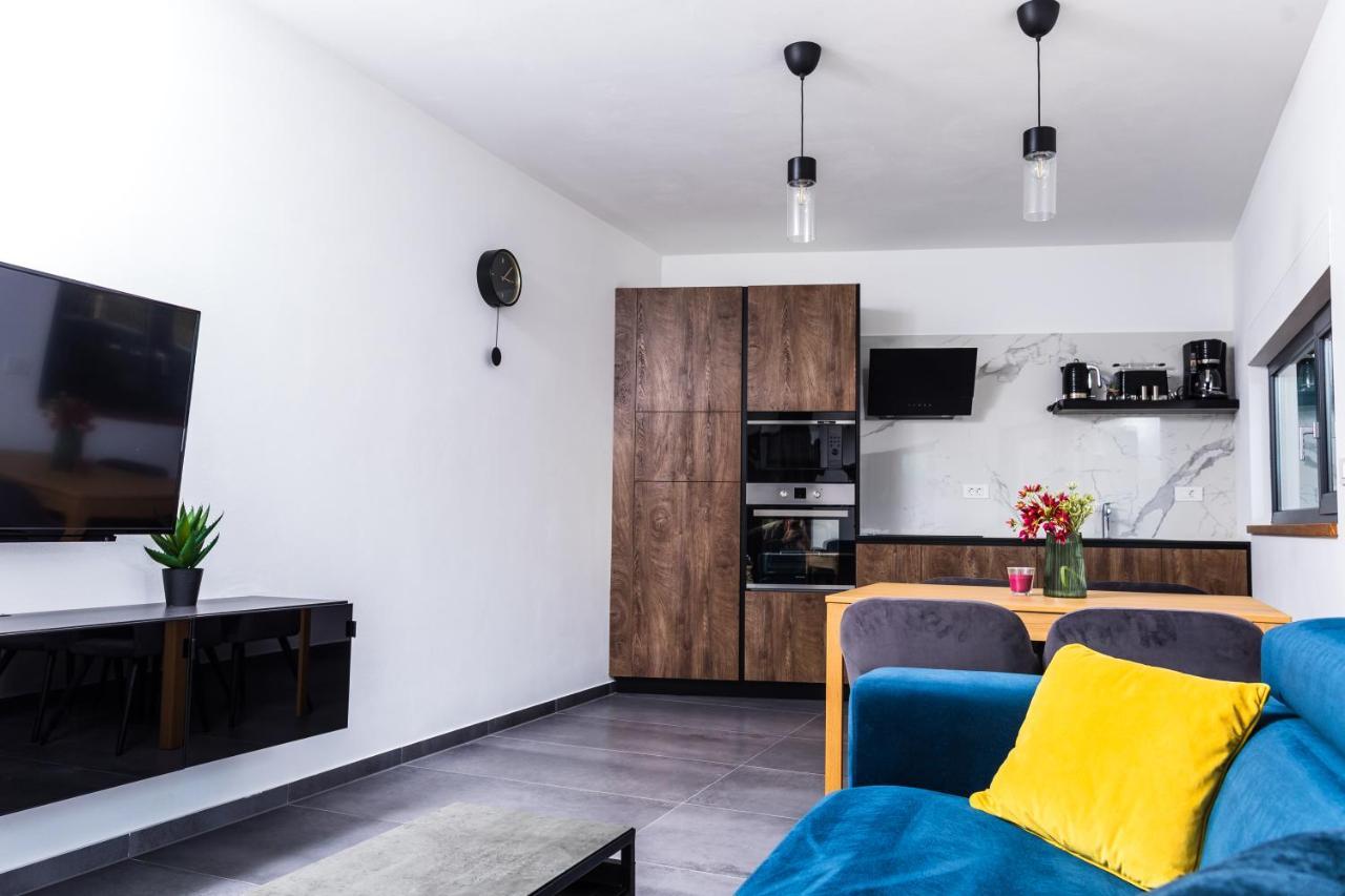 Olive Tree Mansion Apartment Vir Ngoại thất bức ảnh
